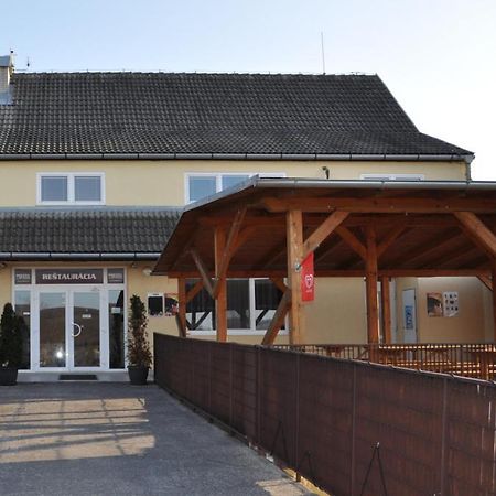 Sport Hotel Ostrov Trenčín 외부 사진