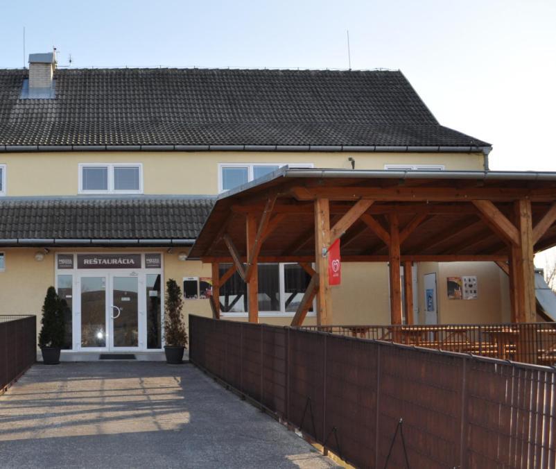 Sport Hotel Ostrov Trenčín 외부 사진