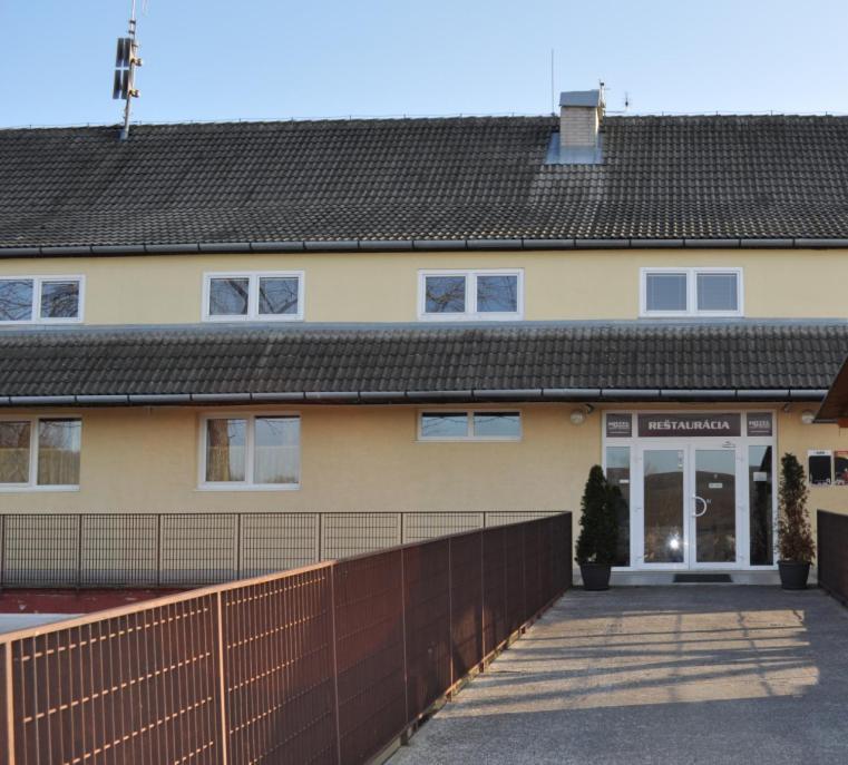 Sport Hotel Ostrov Trenčín 외부 사진